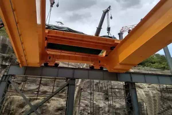 A 300t hydropower bridge crane powered by Weihua had delivered to Honduras. It is made for China Construction Group International Project for Honduras Patuka Ⅲ hydropower station construction. This bridge crane is mainly for the lifting of the hydropower generators and turbines.  The project is the first large-scale hydropower project in Honduras in the past 30 years. This bridge crane is designed with low headroom, lightweight, small wheel pressure, and there is safety brakes at reel drum tail. At present, the crane has been carried out installation and commissioning. Now it is preparing for the load test and acceptance work..jpg